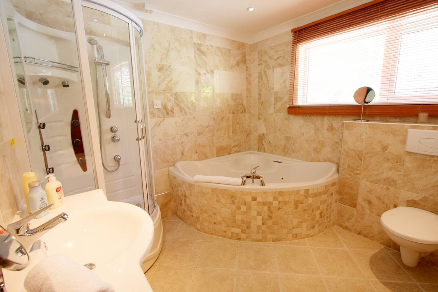 Westmount Haven Holiday Home - Family Bathroom